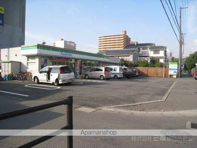 コンビニ　ファミリーマート（コンビニ）まで1151m