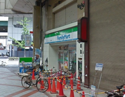 コンビニ　ファミリーマート（コンビニ）まで450m