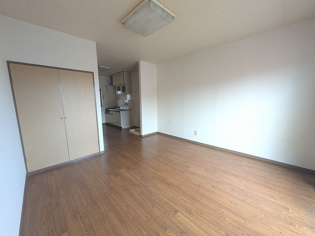 居室・リビング　１０帖の広々洋室♪