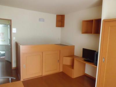 居室・リビング　ベッドの下が収納になっています。