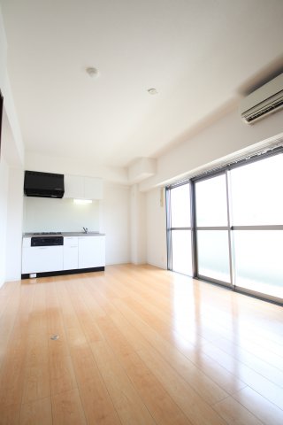 居室・リビング　こちらのリビングで趣味の時間をお楽しみください