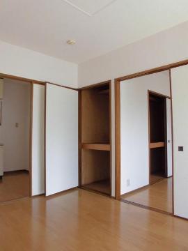 居室・リビング　室内