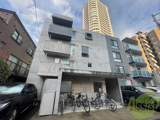 建物外観　札幌市中央区北１条西「ラヴェーラ円山鳥居前」