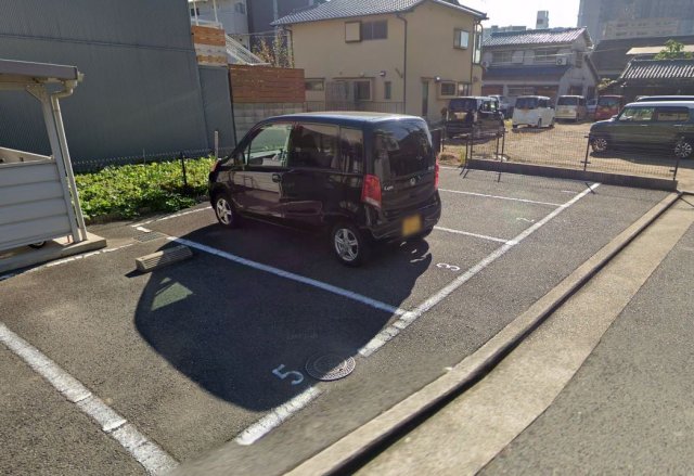 駐車場　駐車場に車を止められます