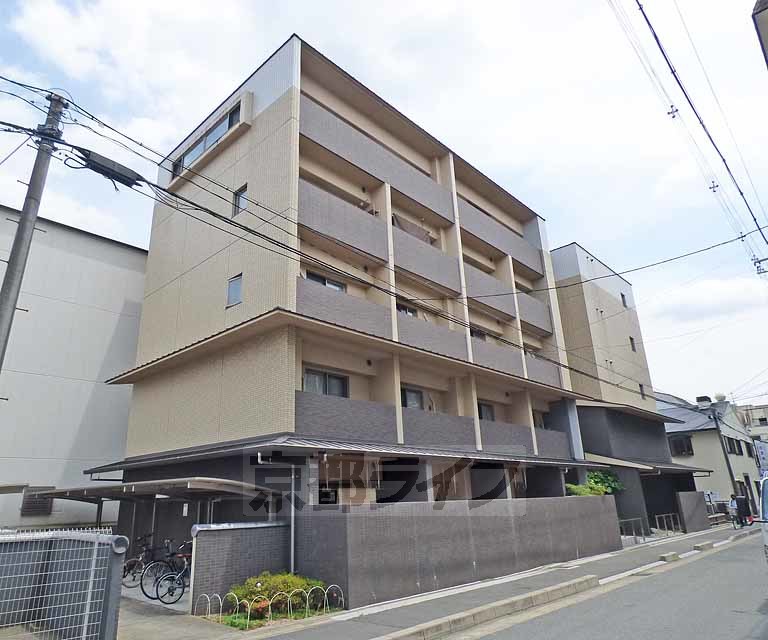 京都市上京区実相院町のマンションの建物外観