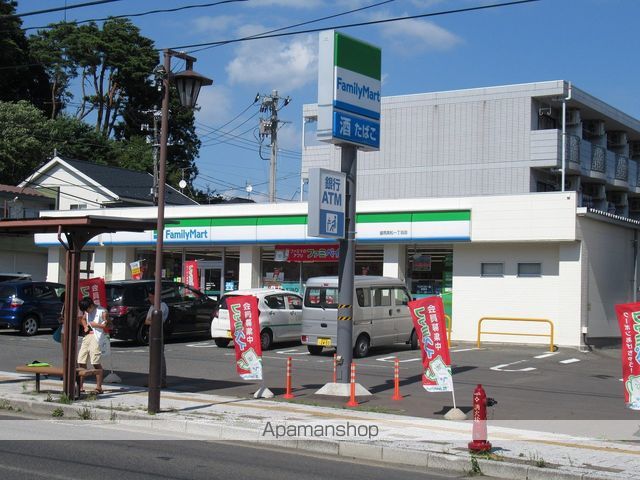 コンビニ　ファミリーマート（コンビニ）まで975m