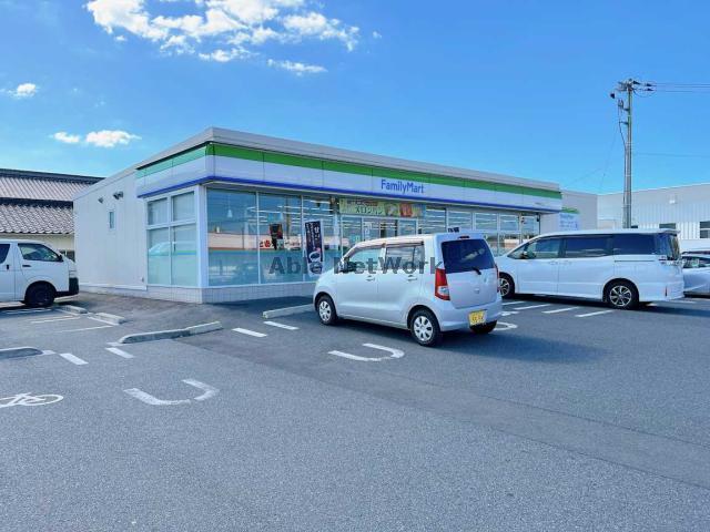 コンビニ　ファミリーマート宇部Lucky店（コンビニ）まで483m