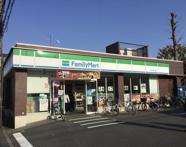 コンビニ　ファミリーマート大森西4丁目店（コンビニ）まで405m