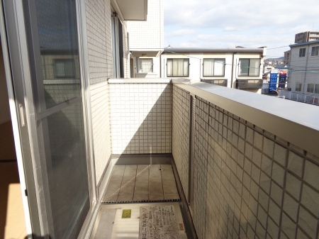 バルコニー　陽当たり良好なバルコニーです
