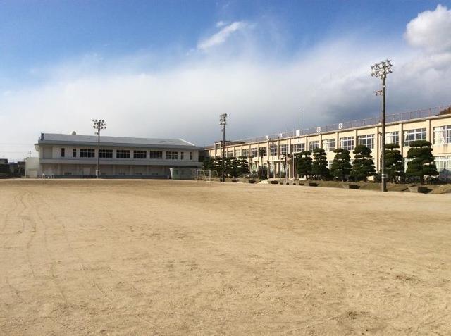 中学校　桑山中学校（中学校）まで1900m