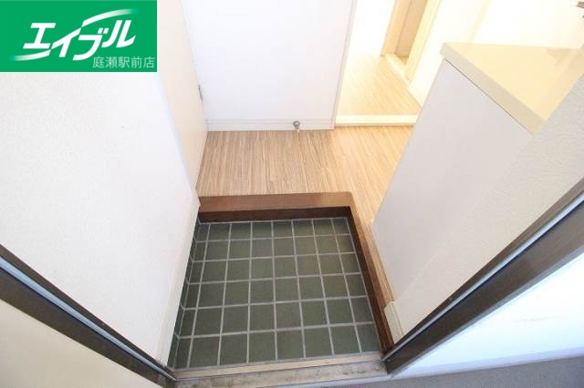 玄関　写真は同タイプのお部屋です