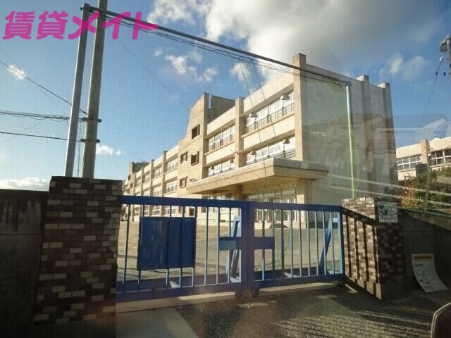 小学校　津市立修成小学校（小学校）まで549m