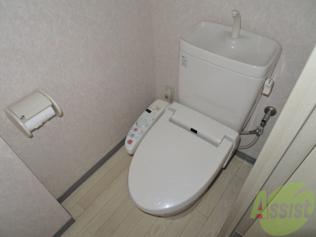 トイレ　ウォシュレット付です。オシリに優しい設備です。
