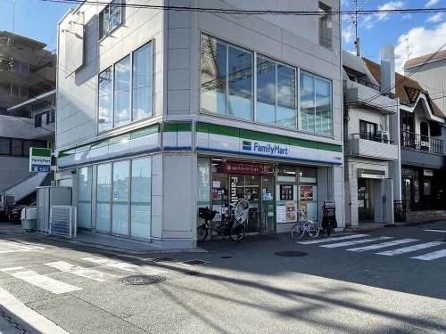 コンビニ　ファミリーマート 仁川駅前店（コンビニ）まで249m