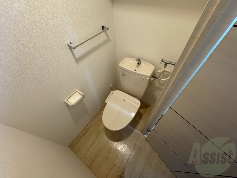 トイレ　こちらはトイレです。清潔感があり、安心して使用できます。