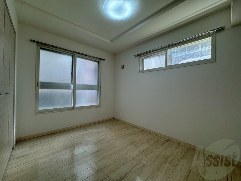 その他部屋・スペース　こちらのお部屋は光が差し込む、温かみのあるお部屋です。