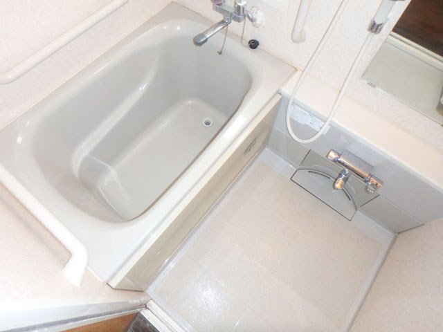 バス・シャワールーム　窓があって換気しやすいです☆