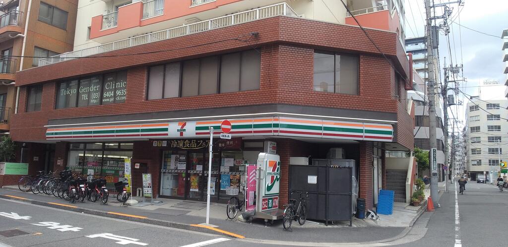 コンビニ　セブンイレブン京急ST大森海岸店（コンビニ）まで55m