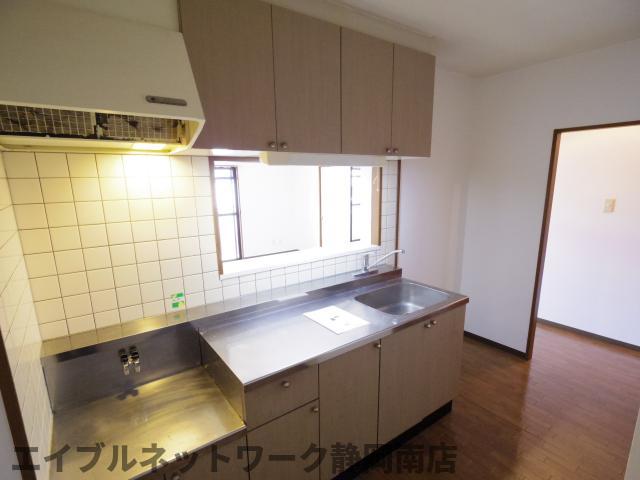 キッチン　イメージ　新品に入れ替え（3口コンロ・人口大理石）