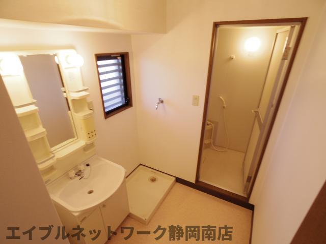 洗面設備　イメージ　シャワー付き洗面台