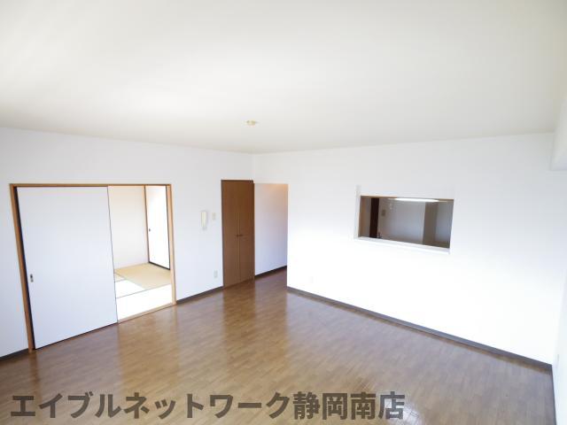 居室・リビング　ゆったり過ごせる居間です