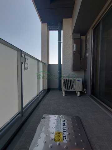 バルコニー　別階層の参考写真になります。