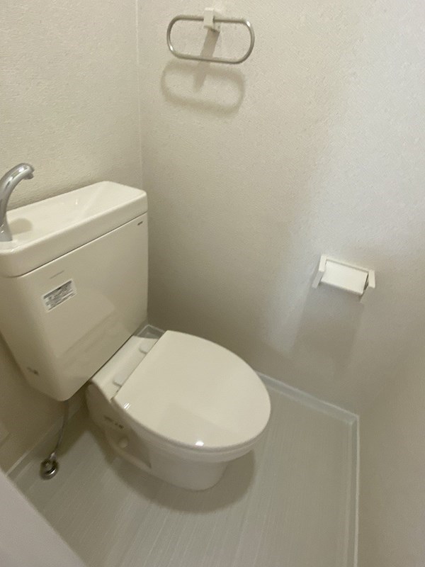 トイレ　※写真は101号室のものとなります。現況優先です。