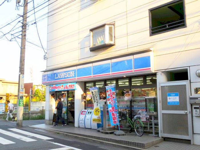 コンビニ　物件（コンビニ）まで525m