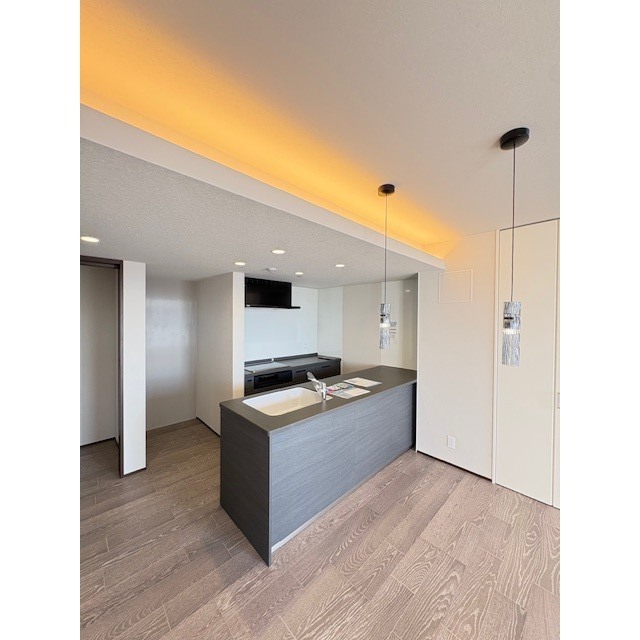 キッチン　調理スペースと作業台が分かれたキッチン♪