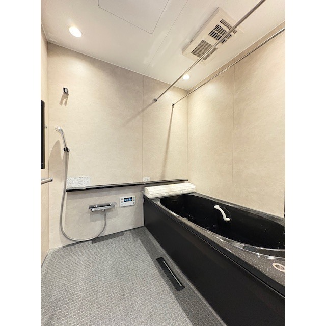 バス・シャワールーム　広い浴室で疲れも取れますね♪