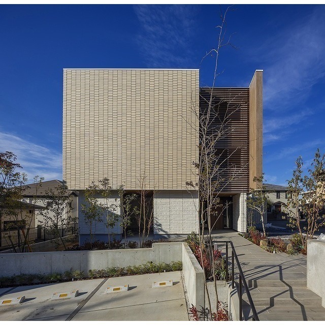 建物外観　中学校が目の前の閑静な住宅地♪