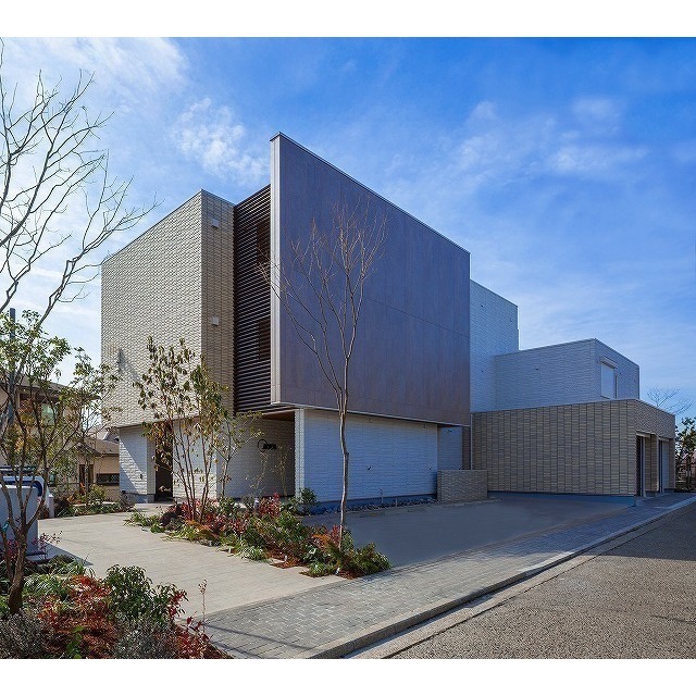 建物外観　重厚感のある佇まい♪