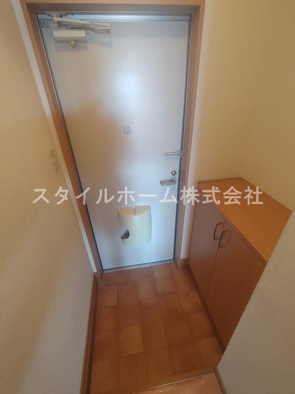 玄関　別部屋写真です。