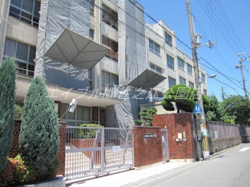 小学校　大阪市立大領小学校（小学校）まで637m