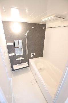 バス・シャワールーム　追焚乾燥機能付広々一坪バス