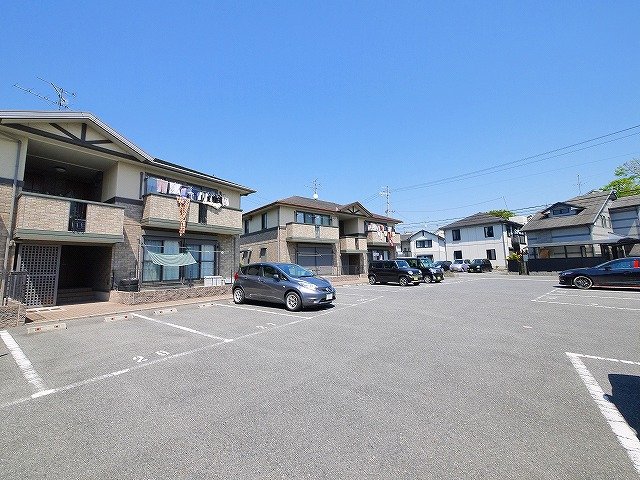 駐車場　車をお持ちの方に嬉しい駐車場付きの物件です