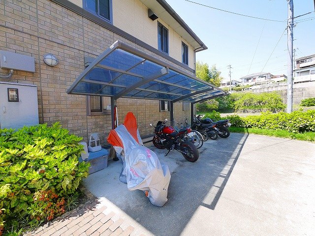 その他共有部分　屋根付きの駐輪場です