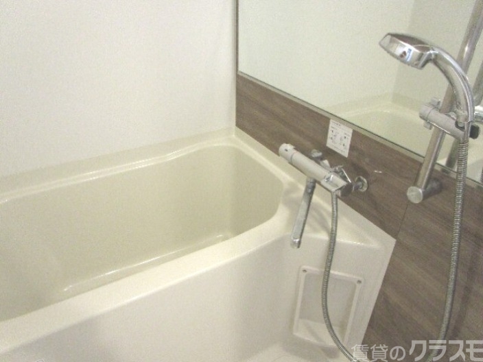 バス・シャワールーム　一日のお疲れは浴槽に浸かってお取りください。