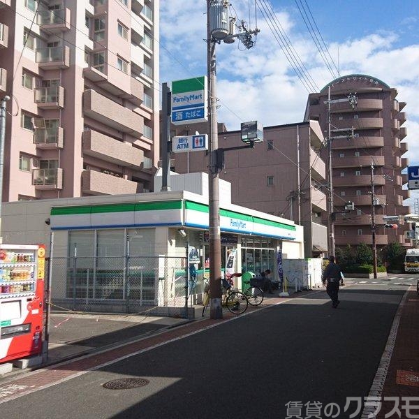 コンビニ　ファミリーマート加島駅東口店（コンビニ）まで110m