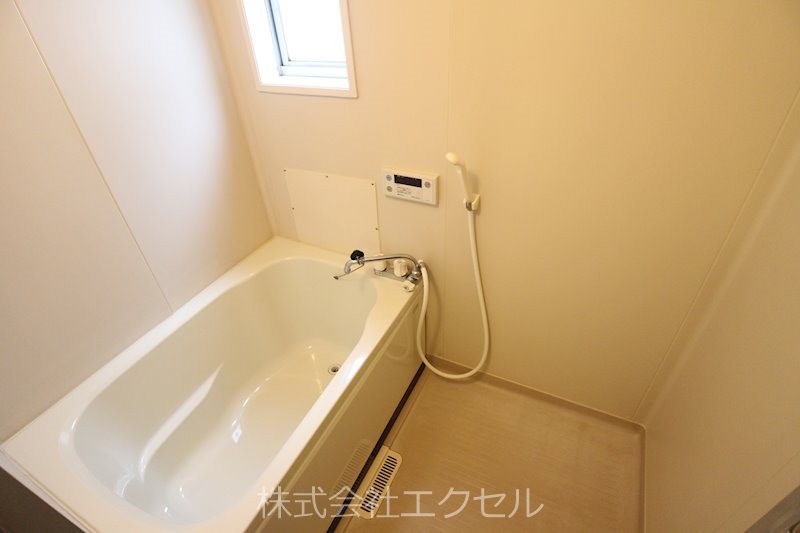 バス・シャワールーム　ゆったり入れる浴室です。