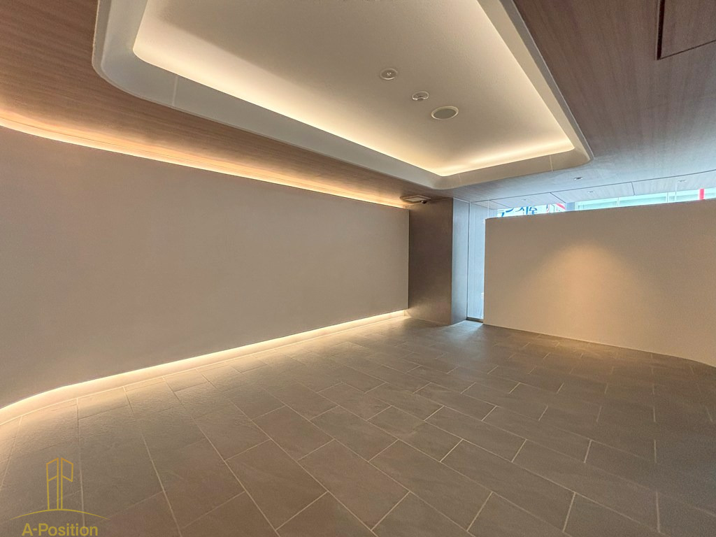 ロビー　コンフォリア・リヴ北浜淡路町