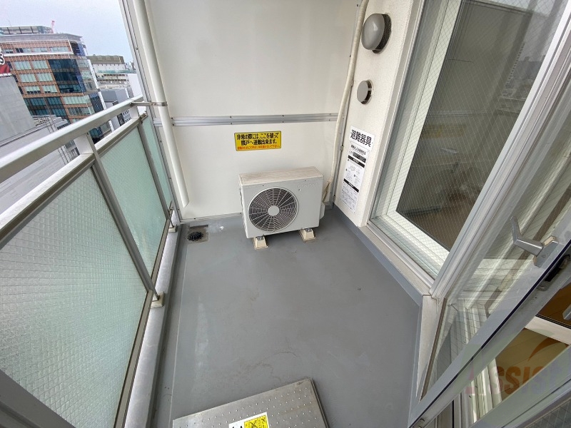 バルコニー　バルコニーは幅があり、広い印象を受けました。