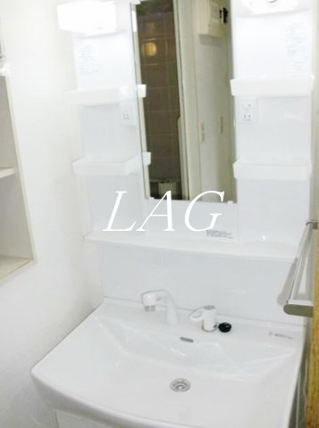 洗面設備　独立洗面台になります。