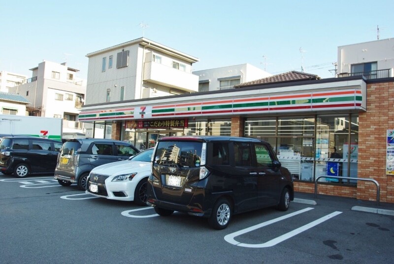 コンビニ　セブンイレブン呉市本通5丁目店（コンビニ）まで305m