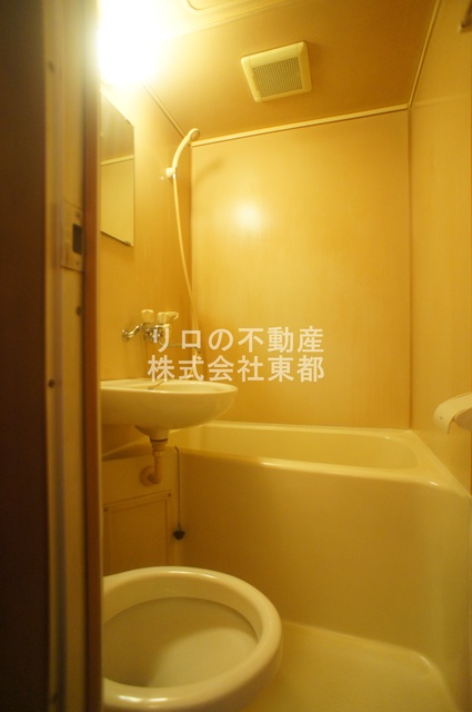 バス・シャワールーム　お掃除がしやすい３点ユニットバスです☆