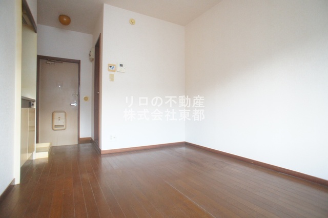 その他部屋・スペース　室内は落ち着いた温もりを感じるフローリングです☆