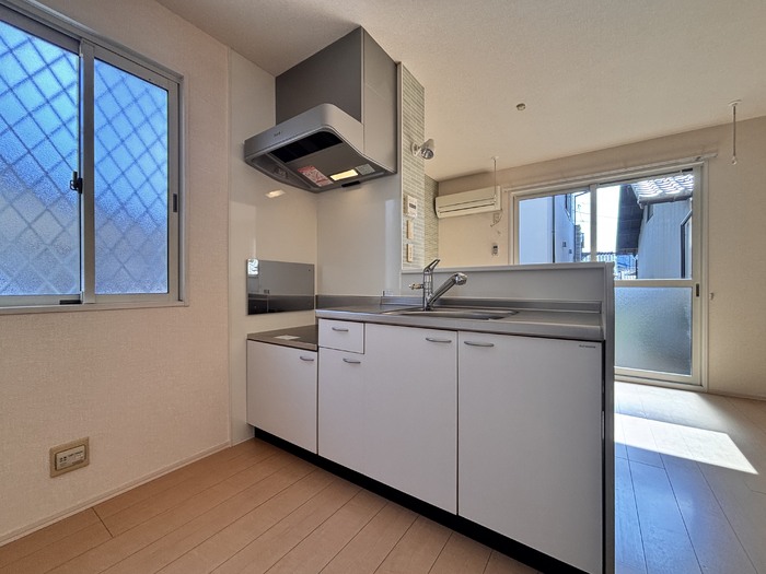 キッチン　コンパクトなキッチンで掃除もラクラク