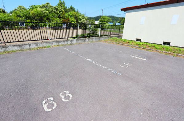 【ビレッジハウス栗山1号棟の駐車場】