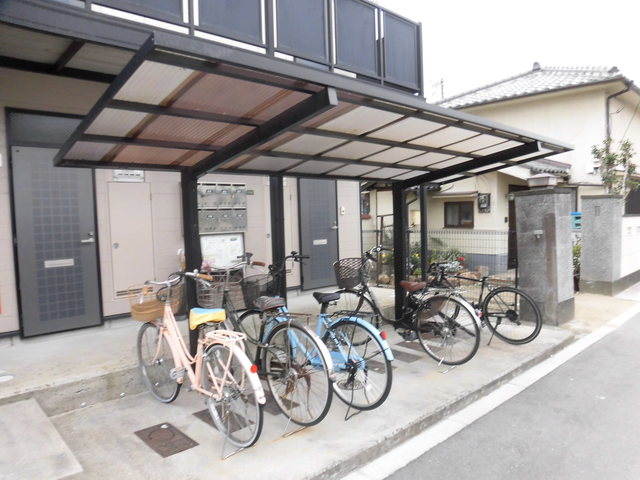 その他共有部分　屋根付きの駐輪場です