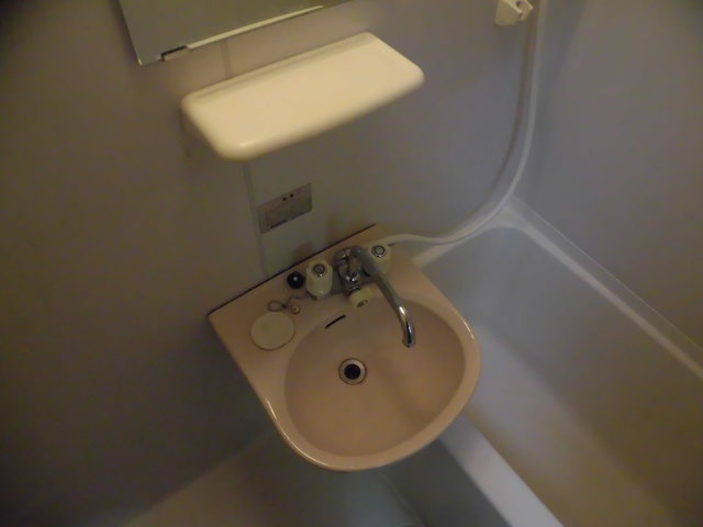 洗面設備　浴室内にある洗面台です